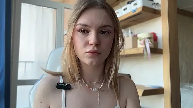 cyberl0ve  online show from April 2026 11:05:01 AM