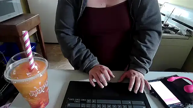 smalltowntrouble online show from May 2026 04:50:01 PM