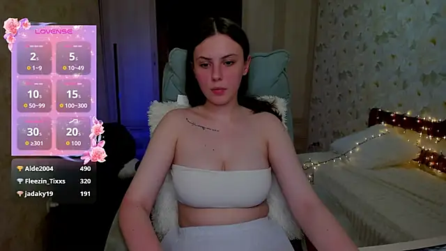 LoraTempt online show from May 2026 07:32:02 PM