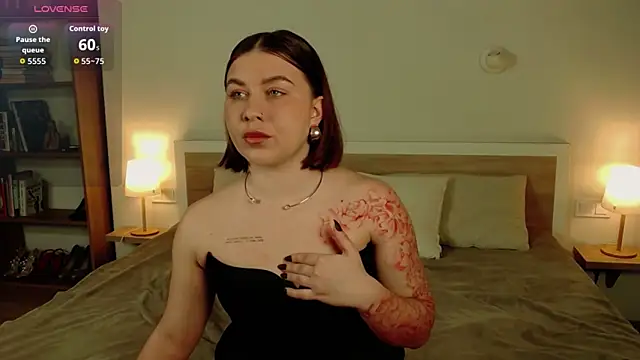 HermioneMoon online show from April 2026 03:39:01 PM