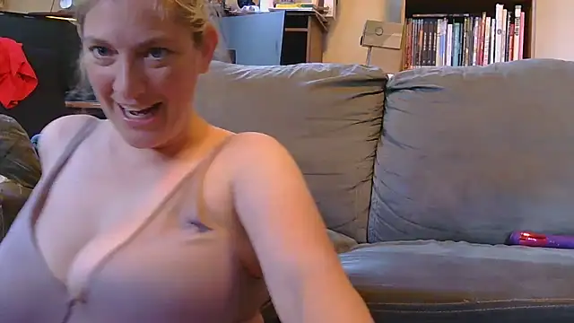 Snapshot of MistyMountains96 chatting on June 2026 08:55:01 PM MistyMountains96 online show from June 2026 08:55:01 PM