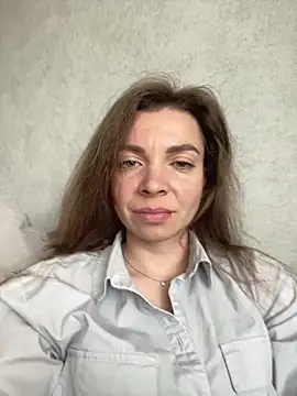Luna2547 online show from May 2026 09:47:01 AM