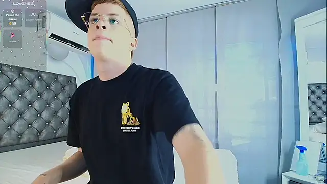 TommyValentine online show from March 2026 10:57:01 PM