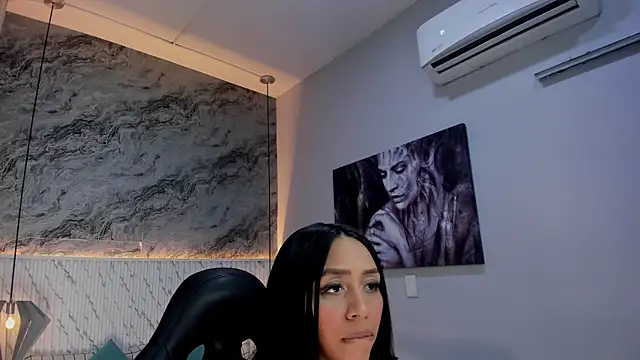 Esmeralda  18 online show from April 2026 07:42:02 PM