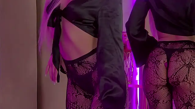 JuliaHotty  online show from April 2026 05:49:01 PM