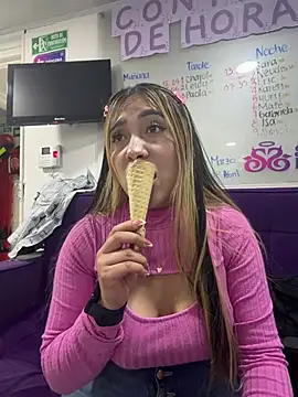 ManuelaVeeleez online show from April 2026 07:11:01 PM