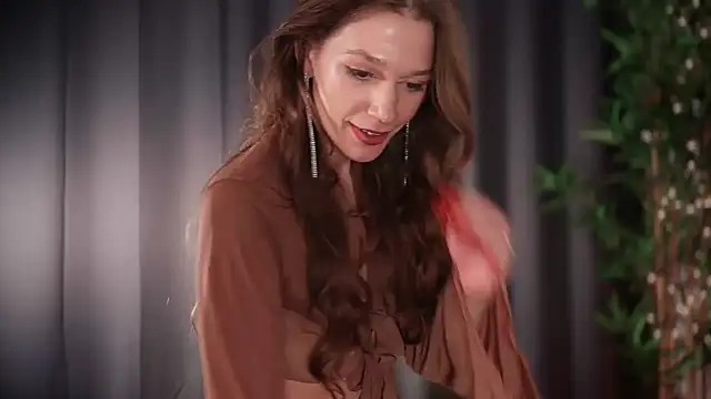 Luxury Avie online show from March 2026 01:47:01 AM