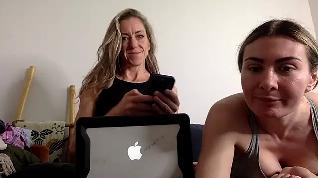 Saigecoach1 online show from April 2026 10:23:02 PM