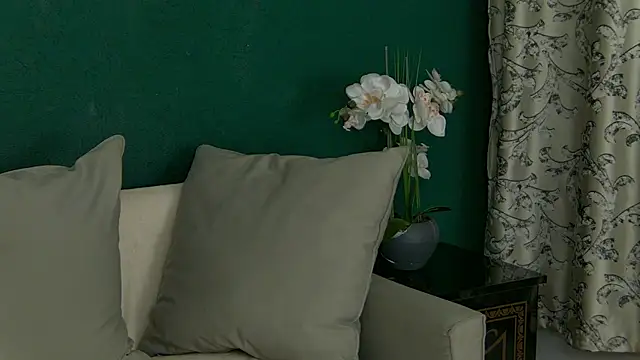 Snapshot of SkinnyNatty chatting on April 2026 03:48:02 AM SkinnyNatty online show from April 2026 03:48:02 AM
