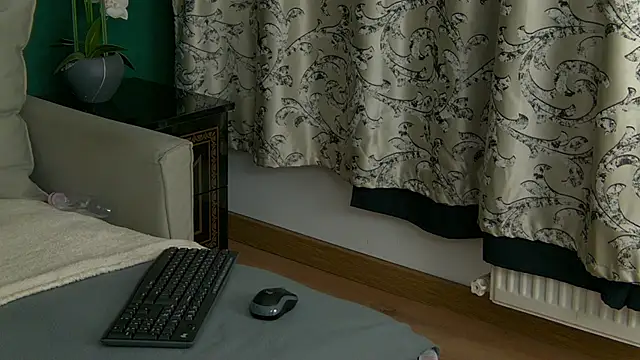 Snapshot of SkinnyNatty chatting on May 2026 03:56:01 AM SkinnyNatty online show from May 2026 03:56:01 AM