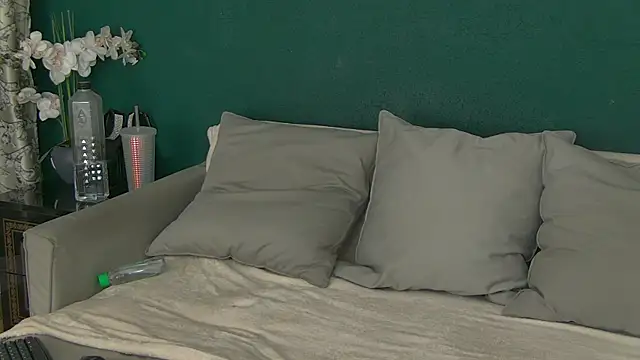Snapshot of SkinnyNatty chatting on May 2026 03:57:01 AM SkinnyNatty online show from May 2026 03:57:01 AM
