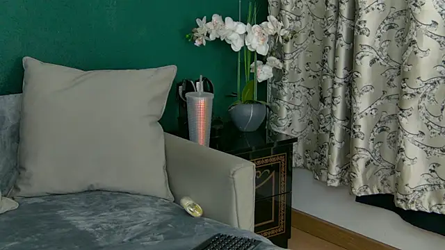 Snapshot of SkinnyNatty chatting on June 2026 03:49:01 AM SkinnyNatty online show from June 2026 03:49:01 AM