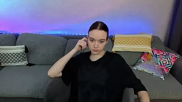 Snapshot of SunyLily chatting on May 2026 06:31:01 AM SunyLily online show from May 2026 06:31:01 AM