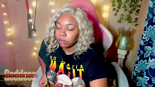 Snapshot of Goddess_MercedesRedd chatting on June 2026 01:31:01 PM Goddess MercedesRedd online show from June 2026 01:31:01 PM