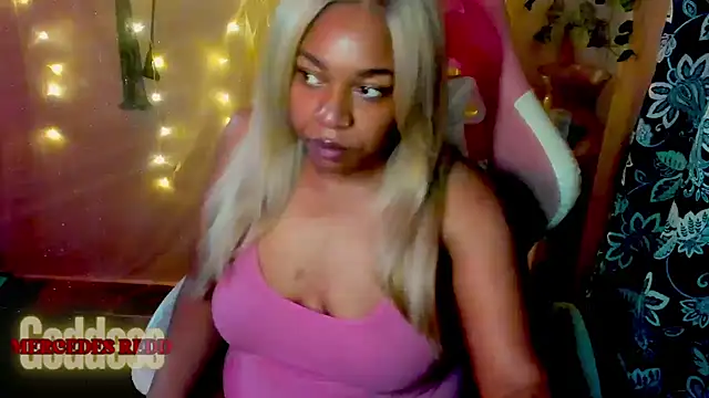 Snapshot of Goddess_MercedesRedd chatting on June 2026 02:32:01 PM Goddess MercedesRedd online show from June 2026 02:32:01 PM