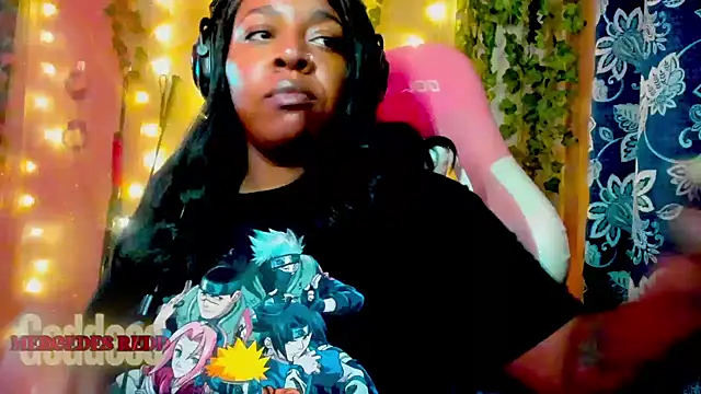 Snapshot of Goddess_MercedesRedd chatting on June 2026 01:47:01 PM Goddess MercedesRedd online show from June 2026 01:47:01 PM