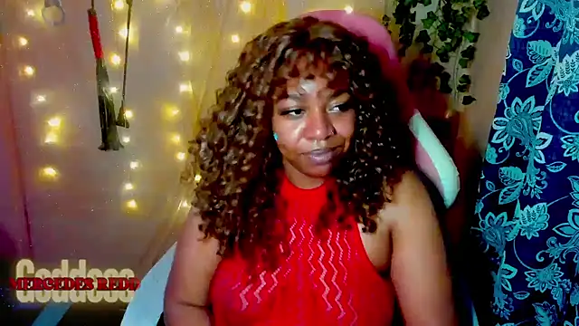 Snapshot of Goddess_MercedesRedd chatting on June 2026 02:52:01 PM Goddess MercedesRedd online show from June 2026 02:52:01 PM