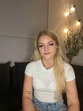 Luna-Noire online show from March 2026 08:12:02 PM