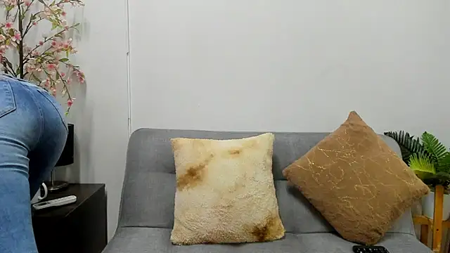 KahiaSmith online show from April 2026 04:41:02 PM