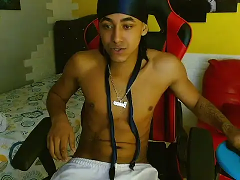 taylor bigdick18 online show from March 2026 11:00:01 PM