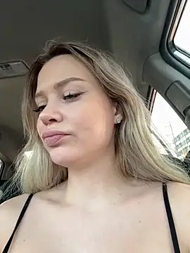 Girl Mia online show from March 2026 06:54:02 AM