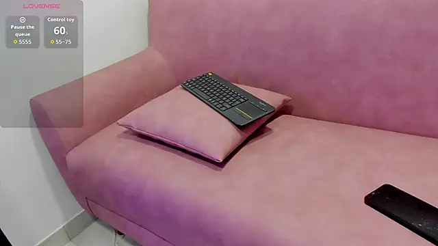 CoralineRed online show from May 2026 11:02:02 PM