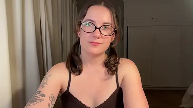 Snapshot of summerxo chatting on June 2026 05:42:01 AM summerxo online show from June 2026 05:42:01 AM