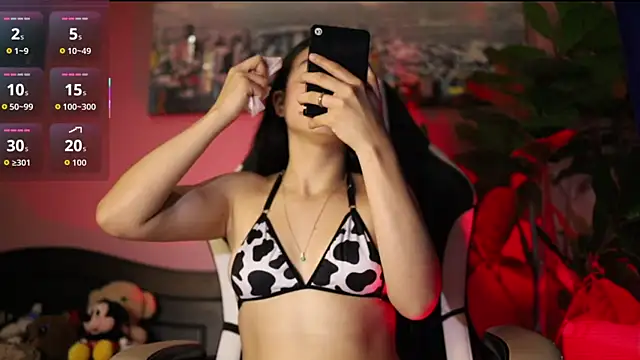 Danaa Rousee  online show from March 2026 07:51:01 PM