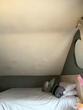 Saskia xx online show from March 2026 09:04:02 AM