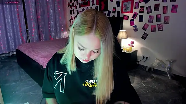 AmeliaMerris online show from April 2026 08:39:01 PM