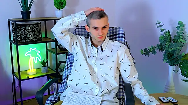 Snapshot of Magic_Storms chatting on March 2026 02:53:02 PM Magic Storms online show from March 2026 02:53:02 PM