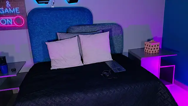 MiiaCullens online show from March 2026 12:05:03 PM