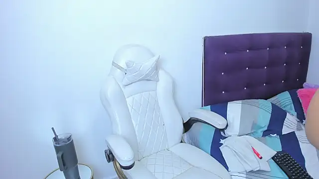 madelinesquirt online show from March 2026 07:08:01 PM