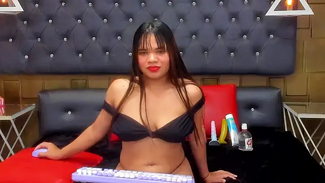 Snapshot of CaroBeltran chatting on May 2026 07:44:01 PM CaroBeltran online show from May 2026 07:44:01 PM