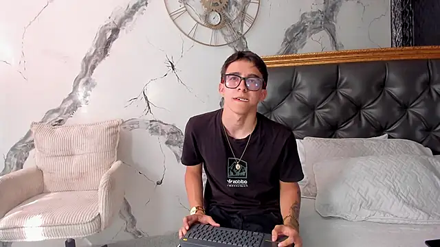 Snapshot of TylerCross_ chatting on March 2026 08:24:02 PM TylerCross online show from March 2026 08:24:02 PM