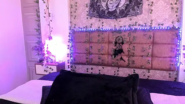 Vickmoon online show from April 2026 09:28:01 PM