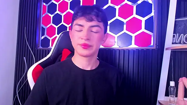 Cristopher Wild online show from June 2026 08:30:02 PM