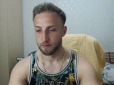 Snapshot of BlondEagleMuscle chatting on June 2026 10:14:02 PM BlondEagleMuscle online show from June 2026 10:14:02 PM