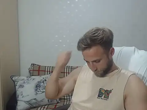 Snapshot of BlondEagleMuscle chatting on June 2026 08:24:01 PM BlondEagleMuscle online show from June 2026 08:24:01 PM
