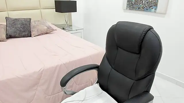 Chloelarsons online show from May 2026 11:02:01 PM