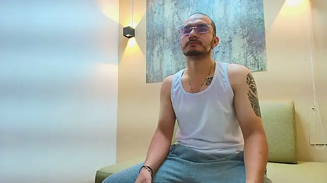 LUCA KINGG online show from March 2026 07:41:01 PM