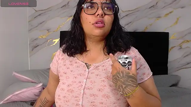 scarletth jhonsom1 online show from April 2026 06:26:01 PM