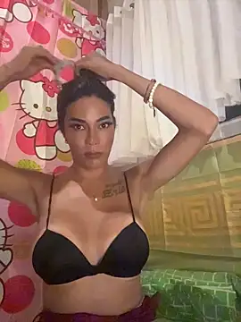 YannieLickcious online show from May 2026 09:09:01 PM