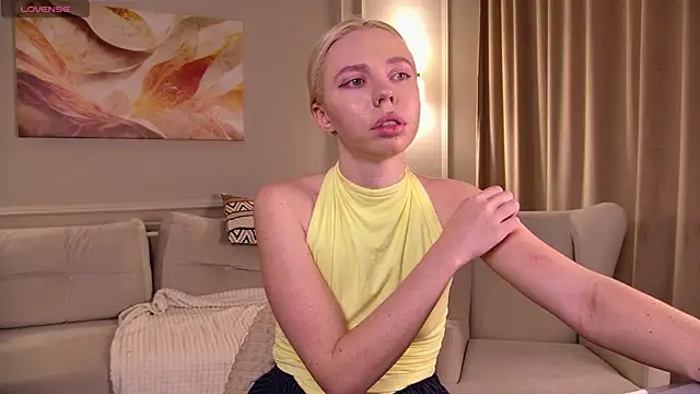 TessaAdorablee online show from April 2026 12:29:02 PM