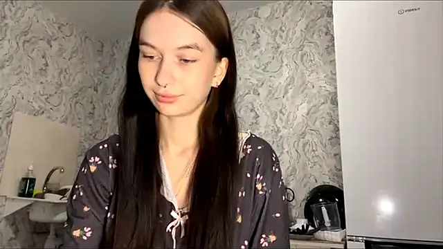 LaraDraggoo online show from April 2026 10:11:01 PM