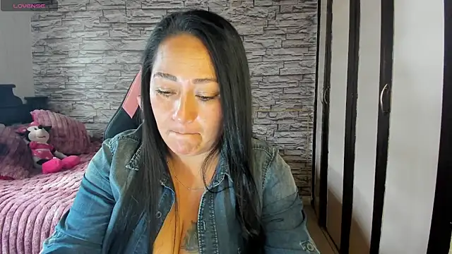 Milf Julianna online show from May 2026 09:12:02 PM