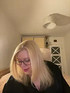 JanieLight53 online show from May 2026 07:18:02 PM