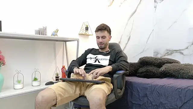 Snapshot of KingOfTemptation chatting on June 2026 04:04:02 AM KingOfTemptation online show from June 2026 04:04:02 AM