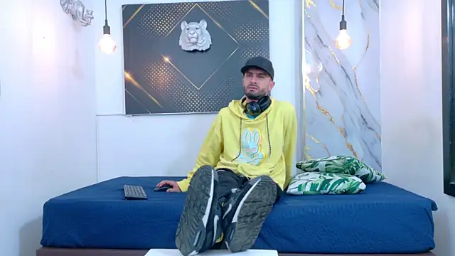 Snapshot of KingOfTemptation chatting on June 2026 03:51:02 AM KingOfTemptation online show from June 2026 03:51:02 AM
