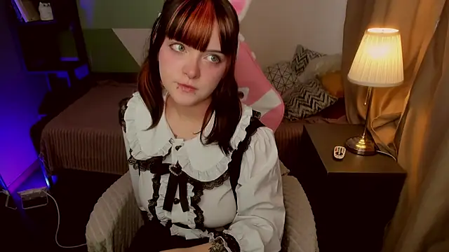 EsterTwilight online show from May 2026 04:01:01 PM